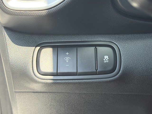 Certified 2025 Hyundai Venue SEL FWD image 35