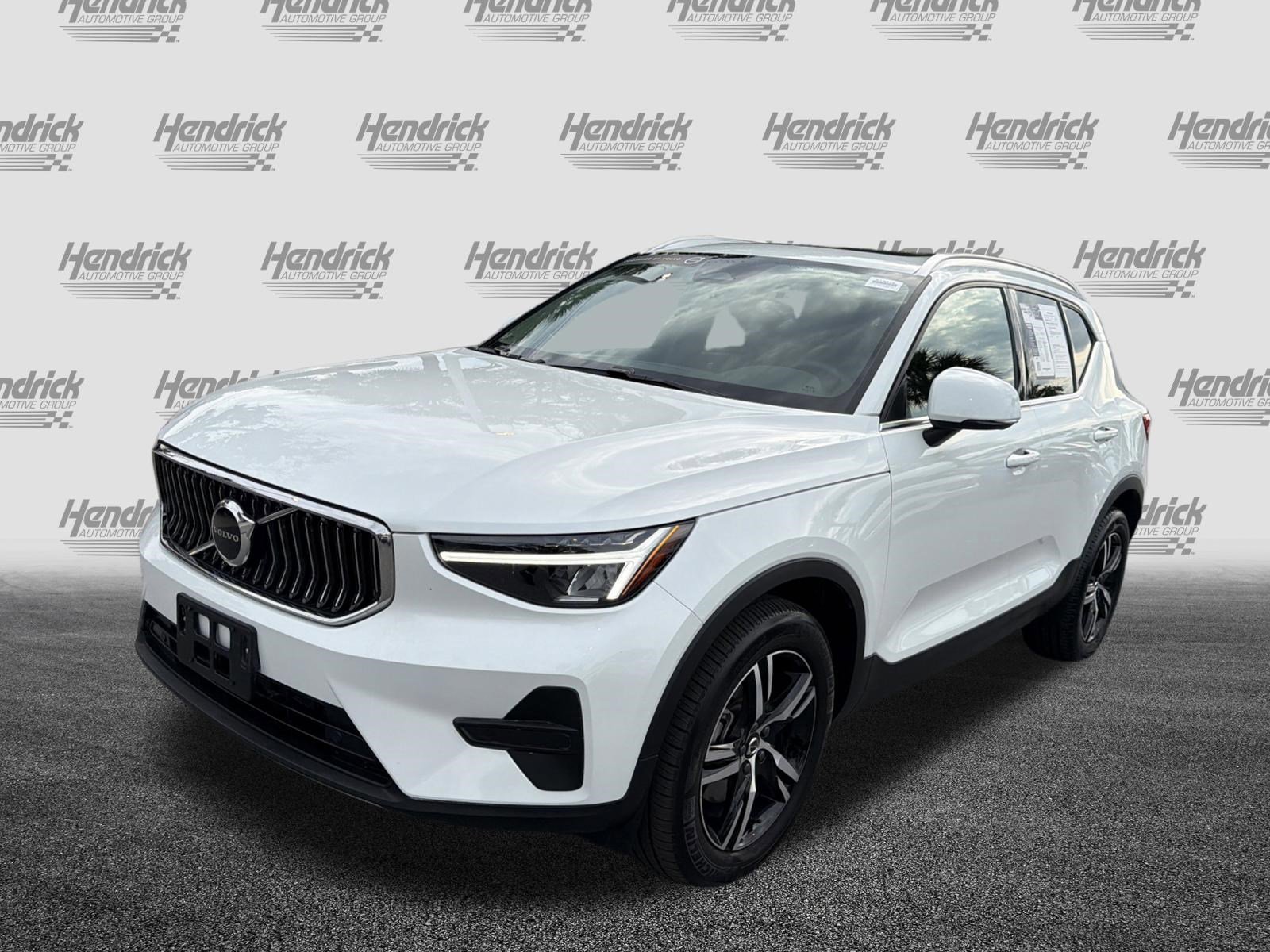 Certified 2025 Volvo XC40 B5 Core AWD/4WD image 7