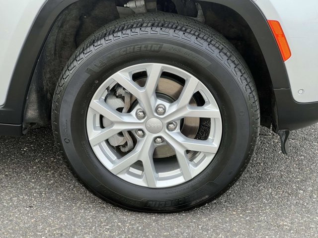 Certified 2023 Jeep Grand Cherokee Limited w/ Luxury Tech Group II image 6