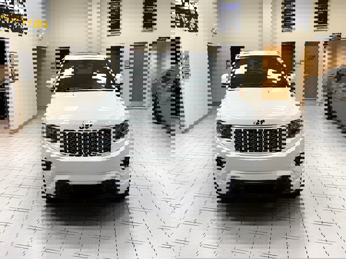 Used 2015 Jeep Grand Cherokee Altitude image 3