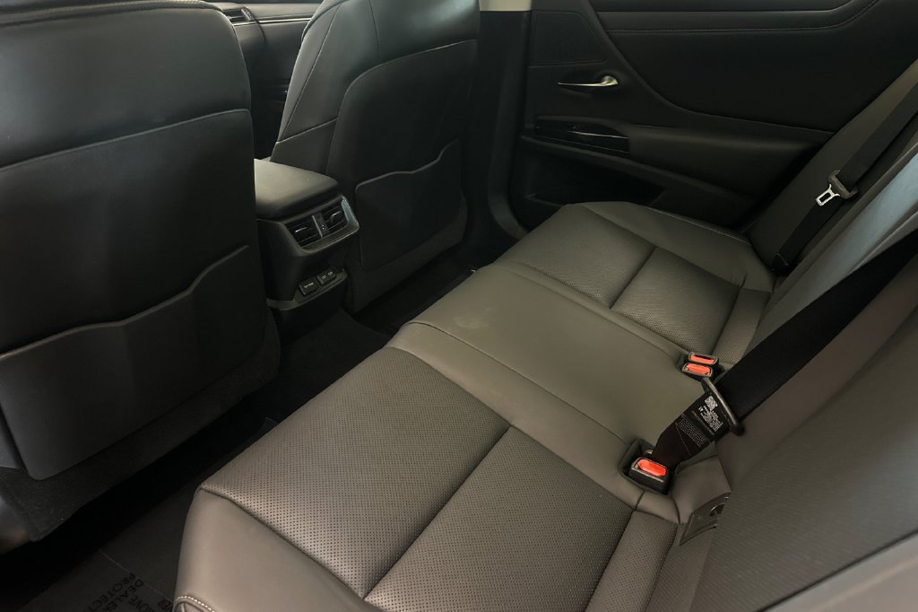 Certified 2022 Lexus ES 300h w/ Premium Package FWD image 12