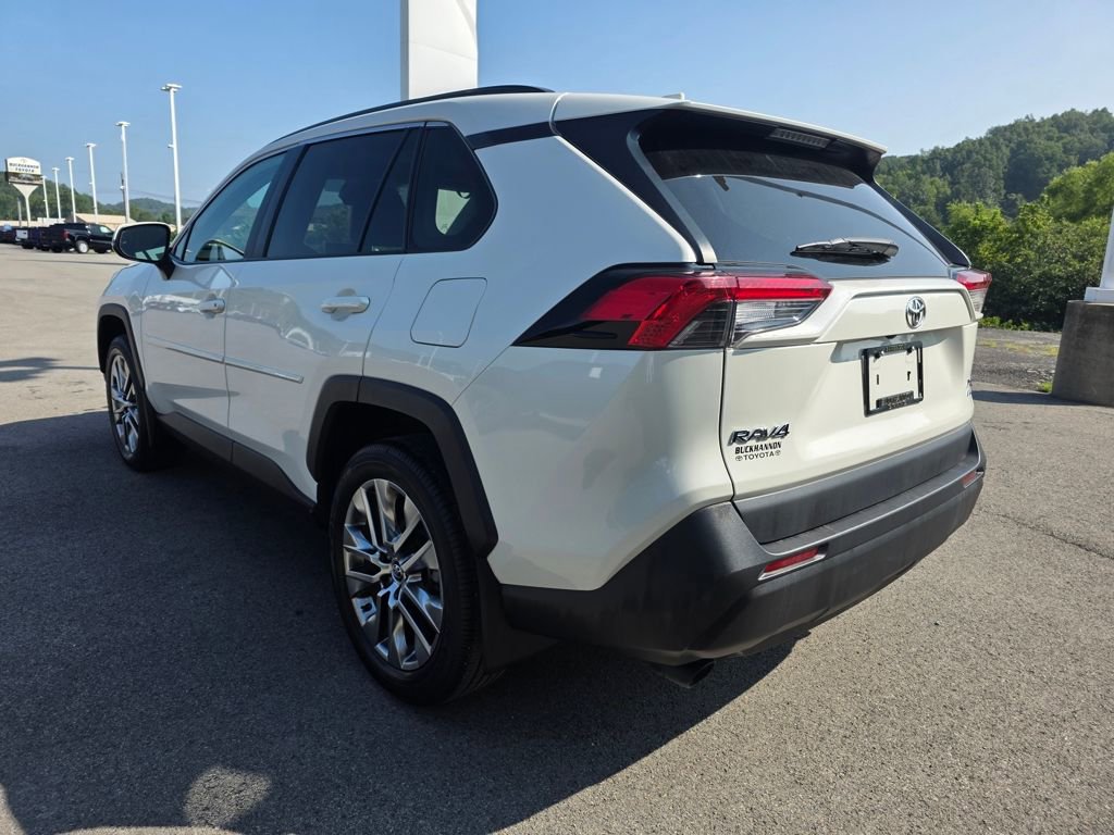 Used 2021 Toyota RAV4 XLE Premium image 7