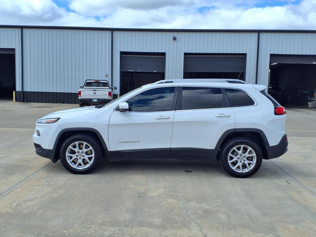 Used 2018 Jeep Cherokee Latitude FWD image 15