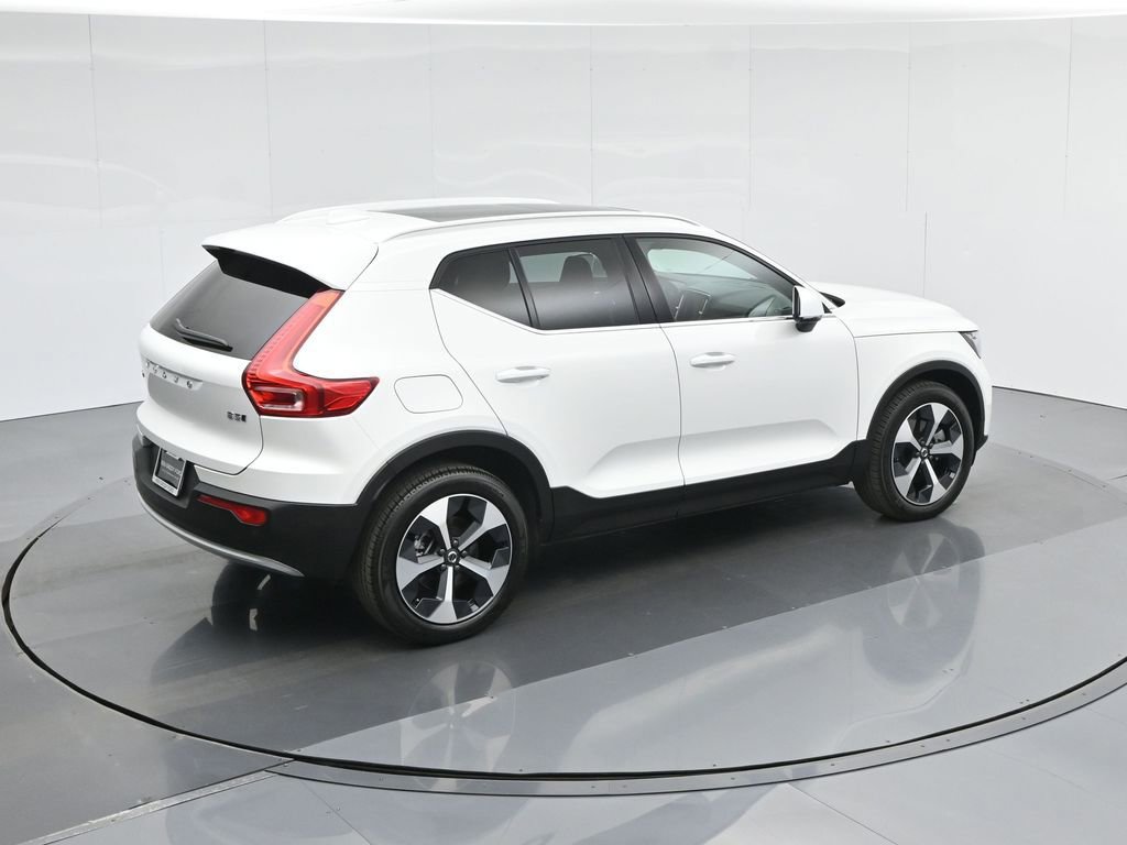 Used 2025 Volvo XC40 B5 Plus image 46