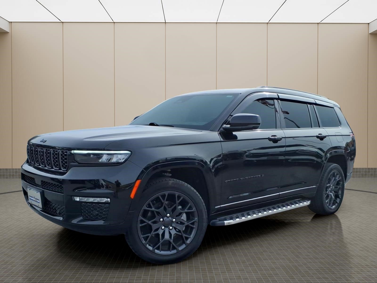 Used 2025 Jeep Grand Cherokee L Summit w/ Obsidian Package AWD/4WD image 2
