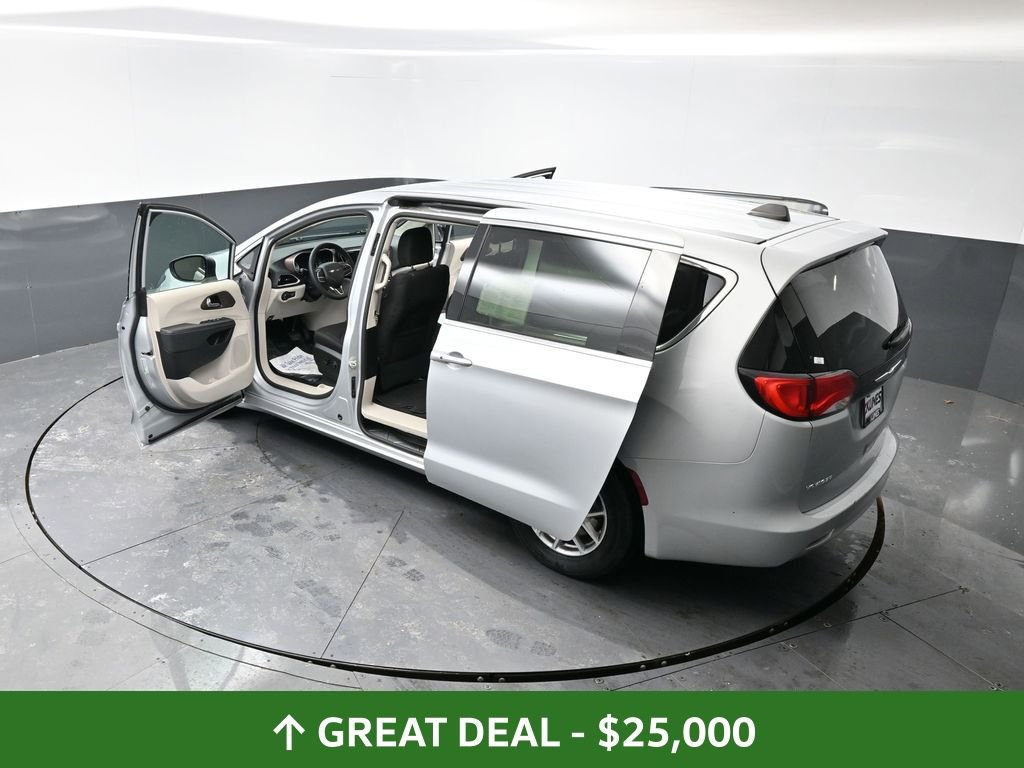 Used 2024 Chrysler Voyager LX image 60