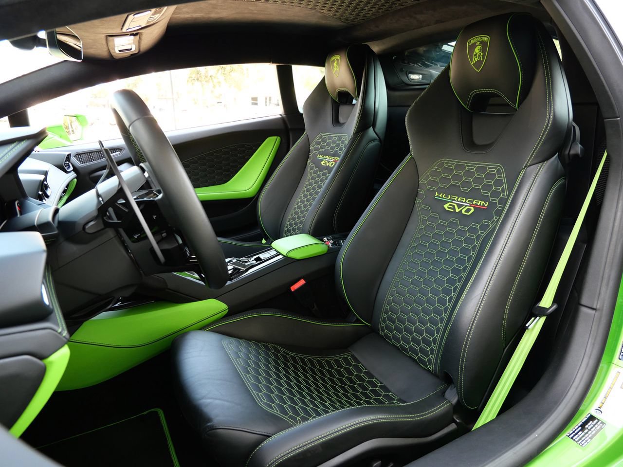 Used 2021 Lamborghini Huracan EVO RWD image 6