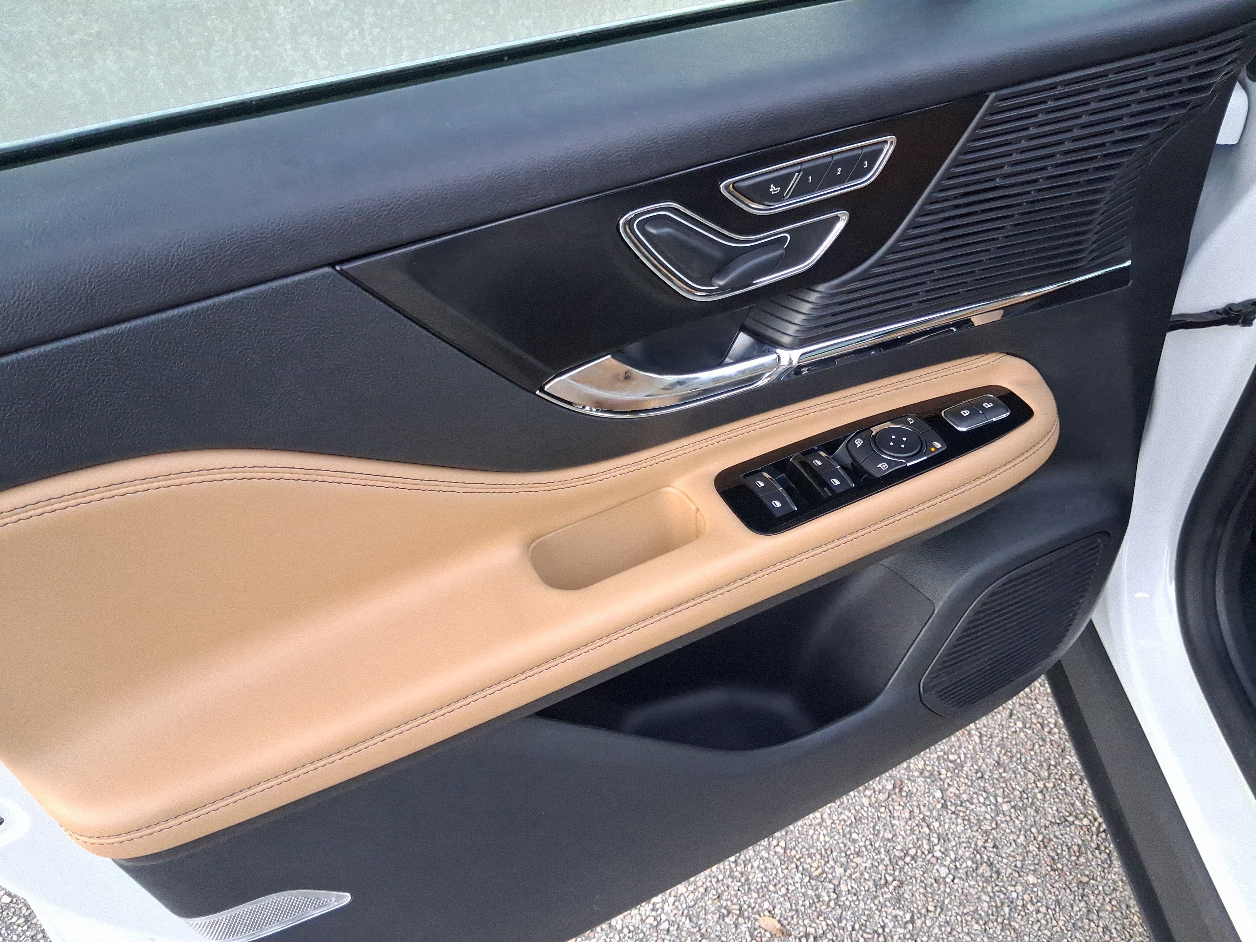 Certified 2022 Lincoln Corsair Reserve w/ Elements Package FWD image 14