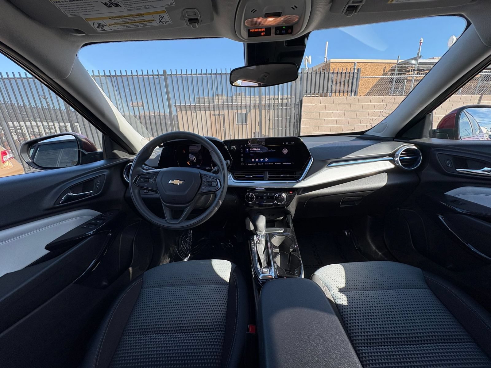 Used 2025 Chevrolet Trax LT FWD image 32