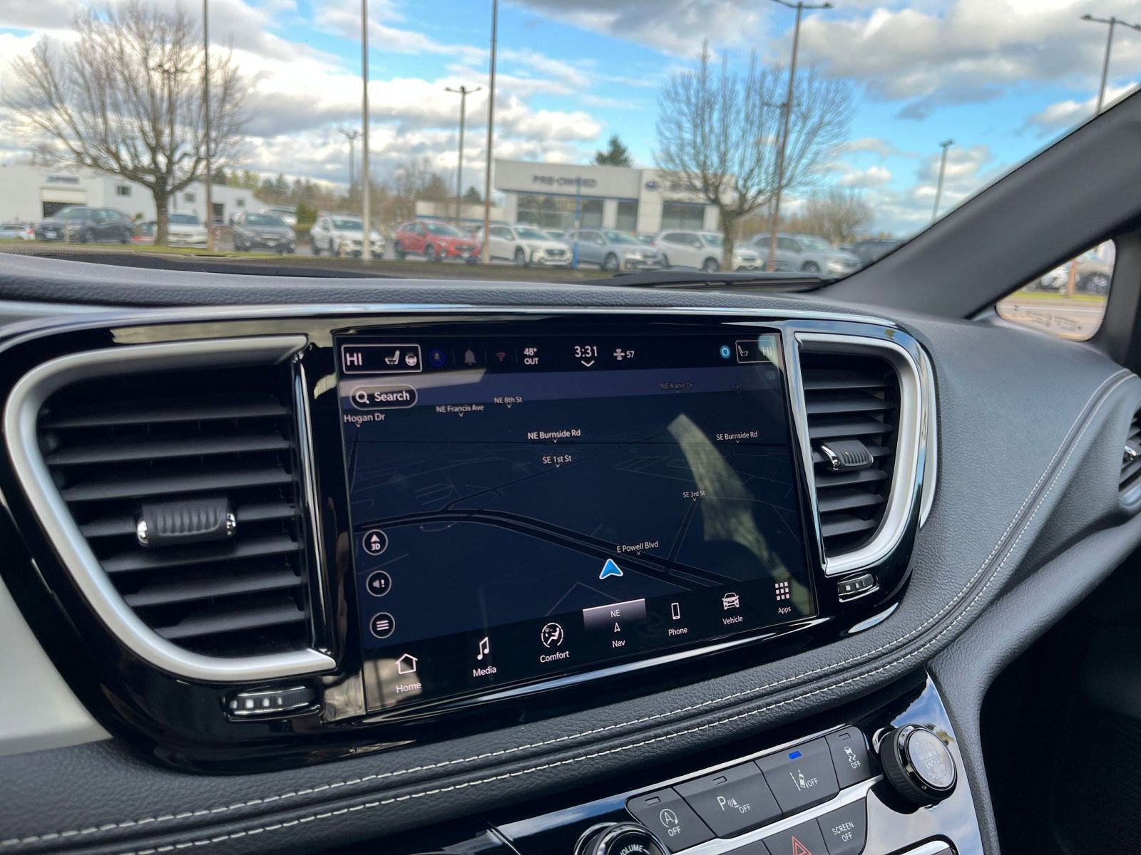 Used 2025 Chrysler Pacifica Limited image 20