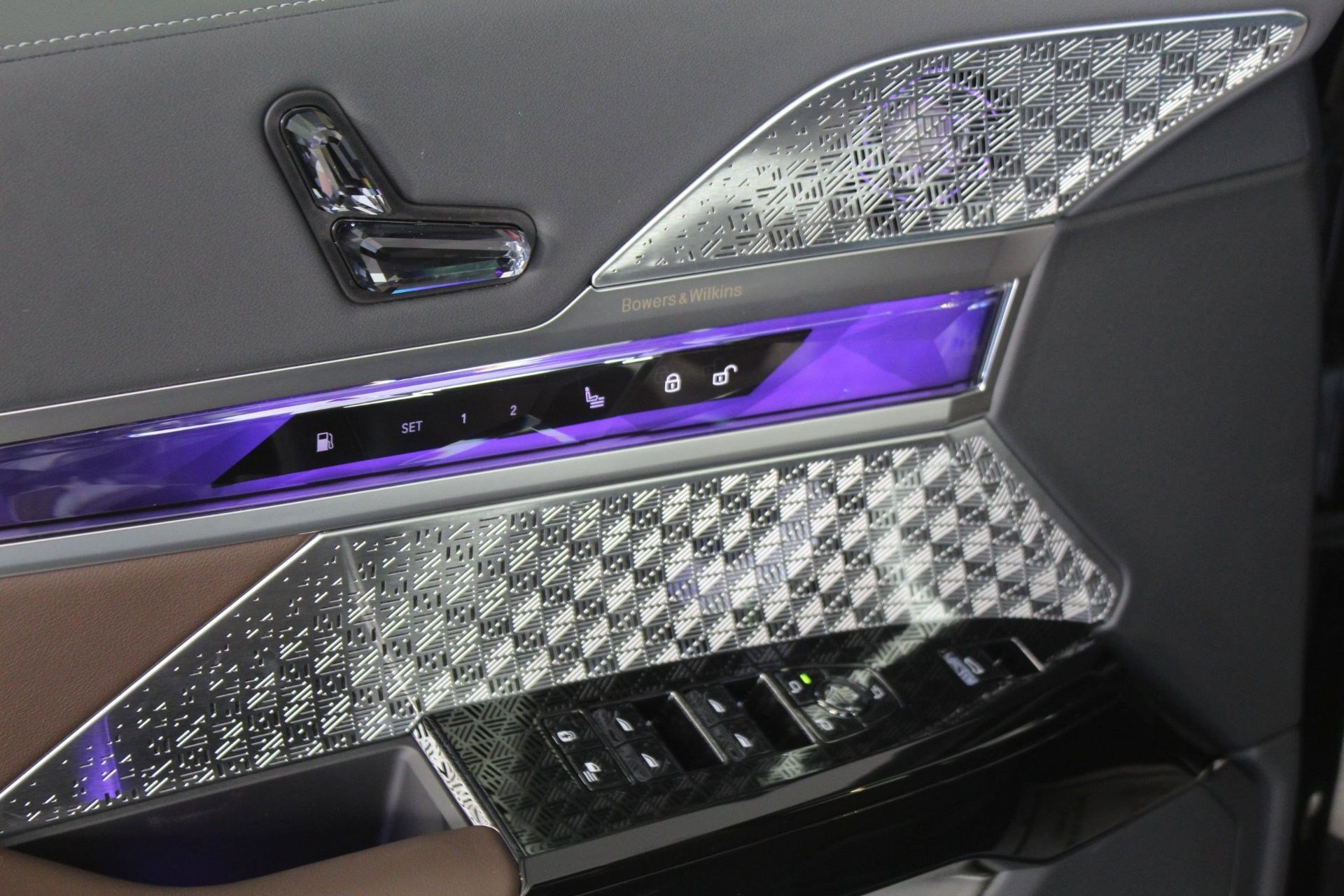 New 2026 BMW 750e xDrive w/ Executive Package image 28