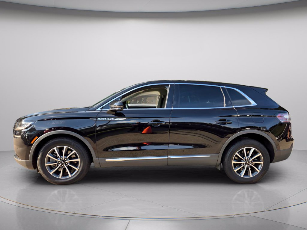 Used 2022 Lincoln Nautilus AWD image 3