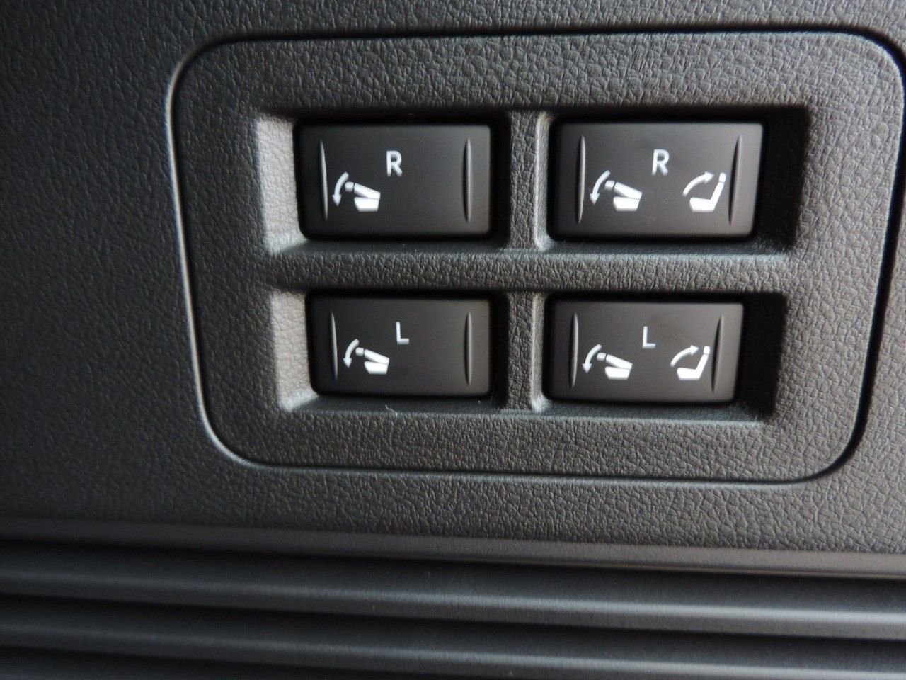 New 2026 Nissan Armada SL w/ Captain's Chari Seat Package image 16