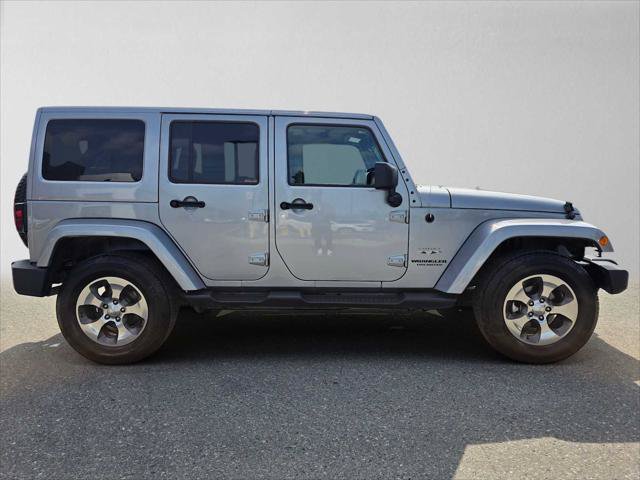 Used 2017 Jeep Wrangler Unlimited Sahara w/ Connectivity Group AWD/4WD image 2