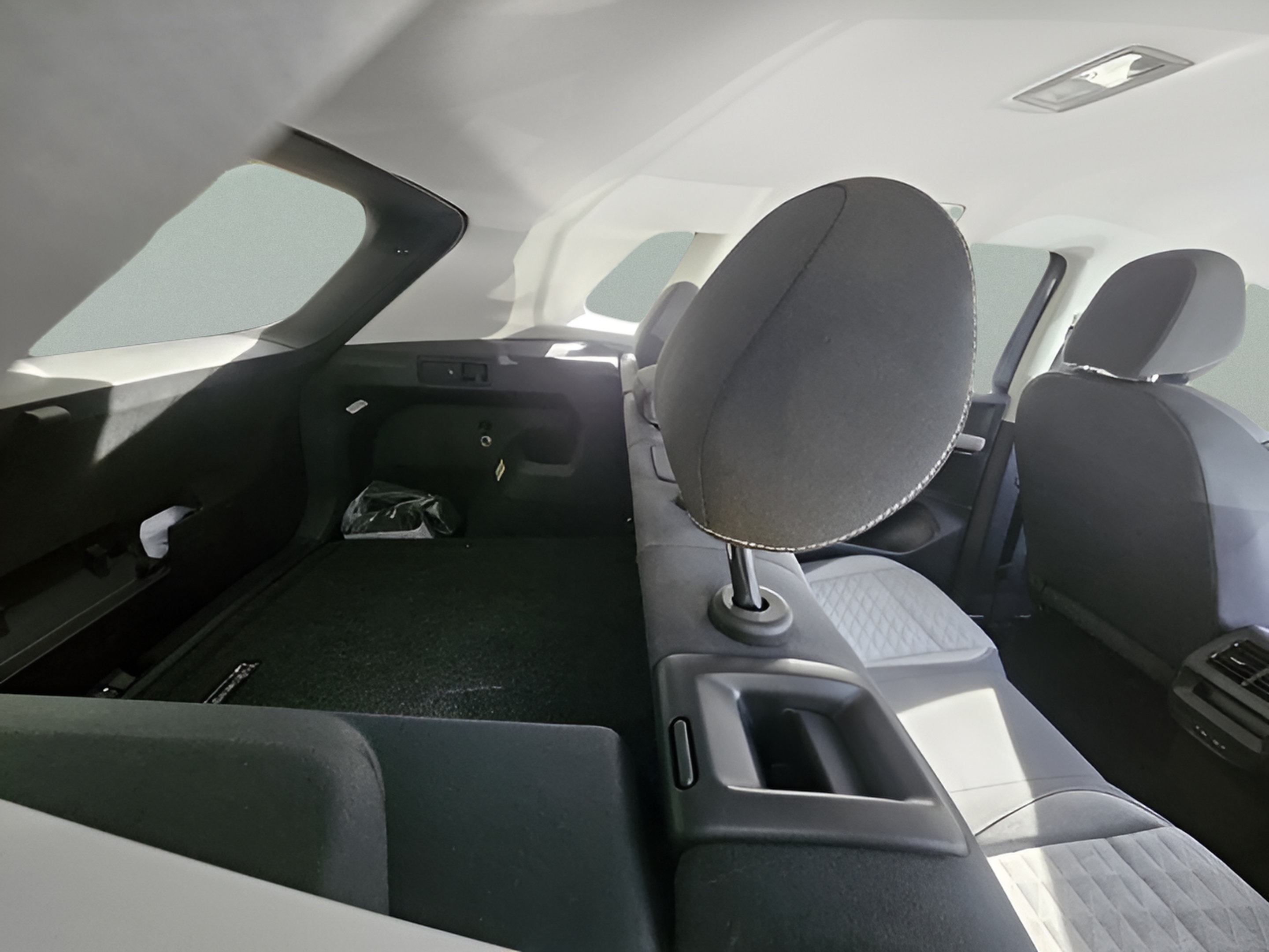 Used 2025 Volkswagen Tiguan S FWD image 4