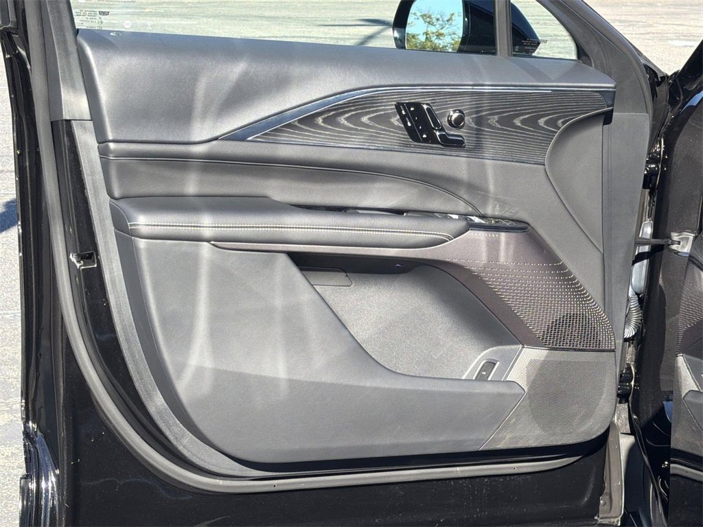 Used 2025 Cadillac Lyriq Luxury image 20