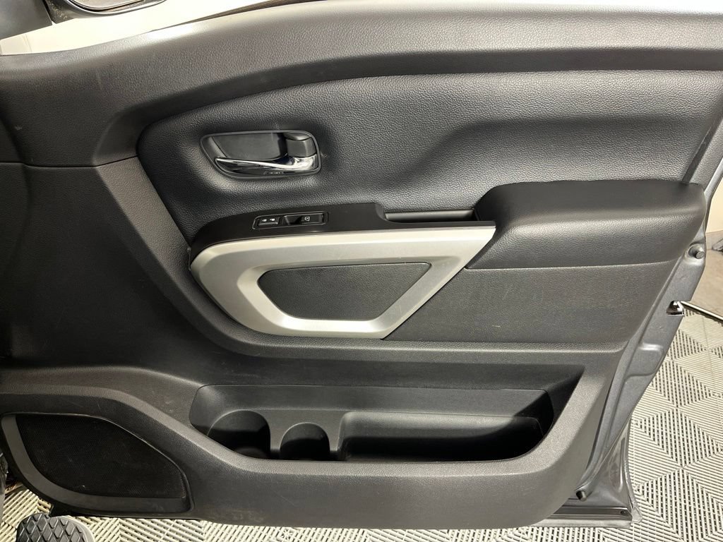 Used 2019 Nissan Titan SV RWD image 22