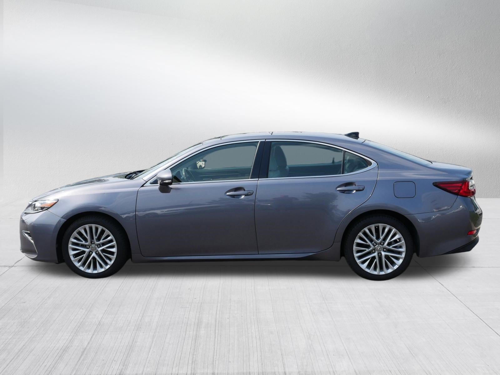 Used 2016 Lexus ES 350 w/ Luxury Package w/Wood Trim FWD image 4