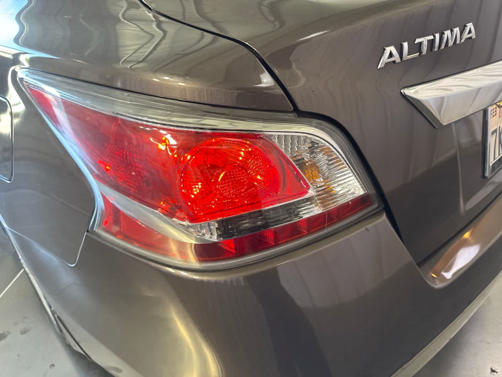 Used 2015 Nissan Altima 2.5 SV w/ Convenience Package FWD image 11