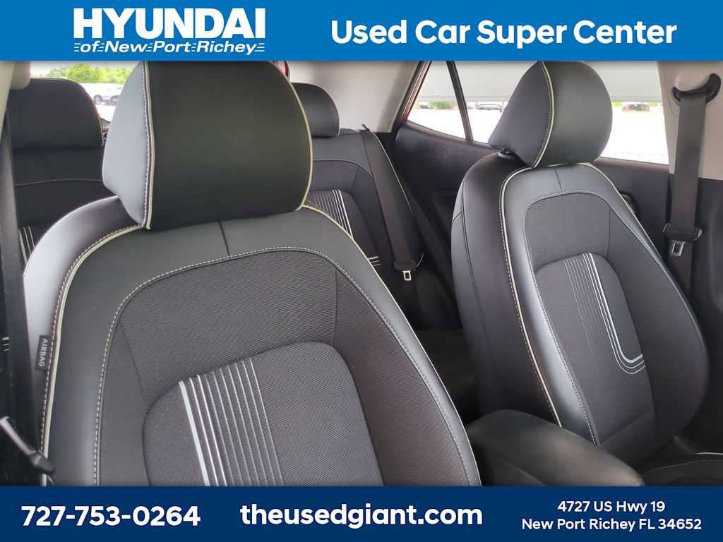 Certified 2024 Hyundai Venue Limited FWD image 6
