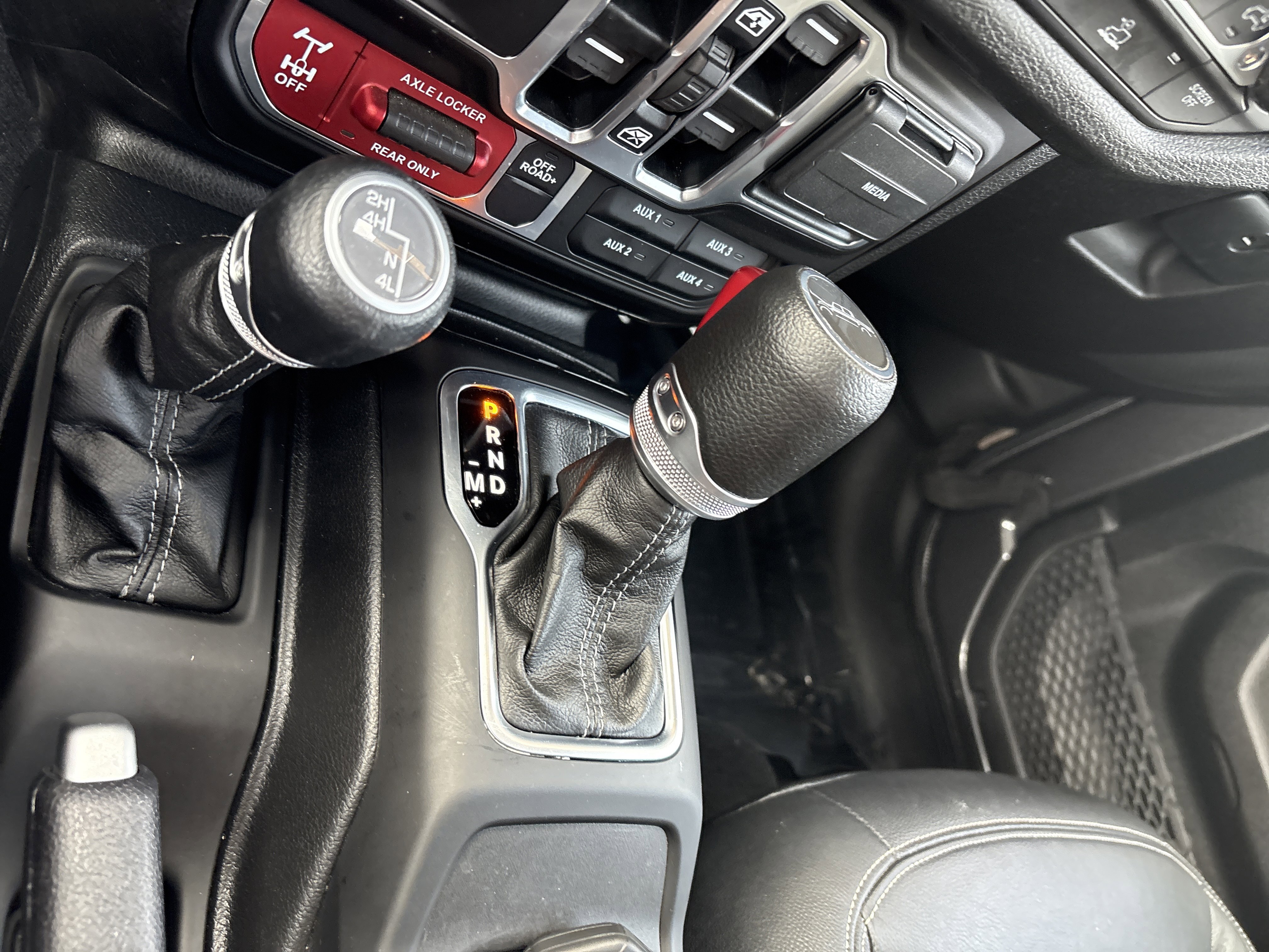 Certified 2025 Jeep Gladiator Sport AWD/4WD image 31