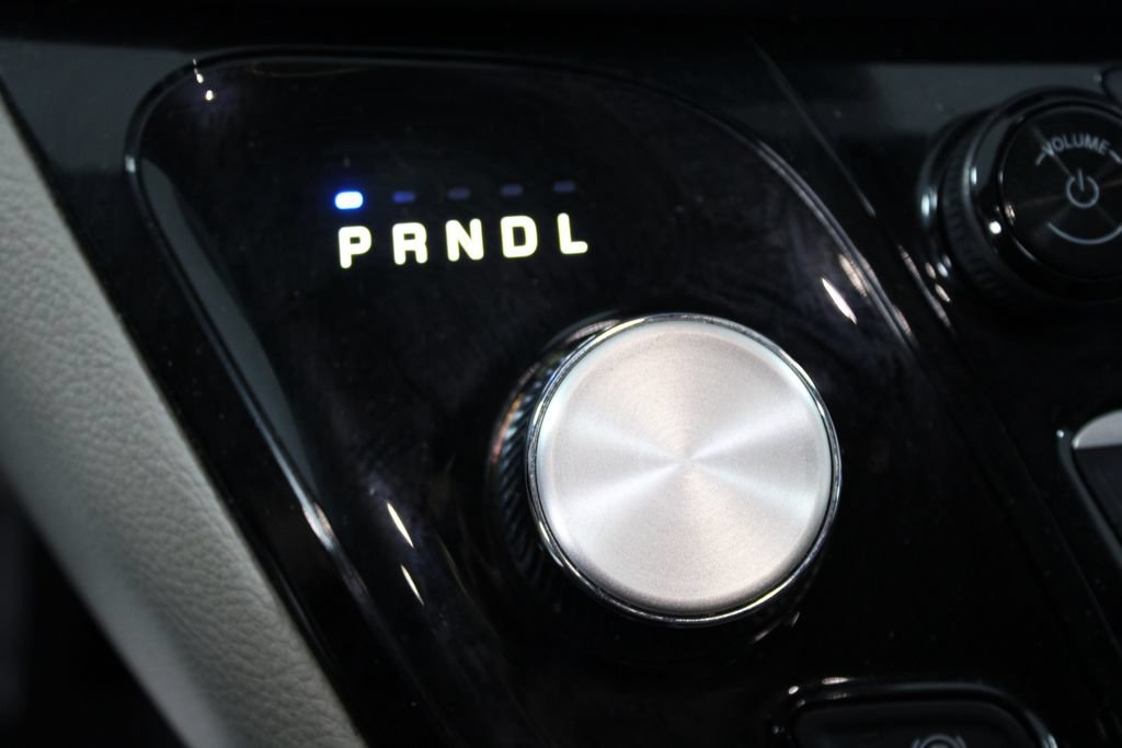 Used 2024 Nissan Versa SR FWD image 76