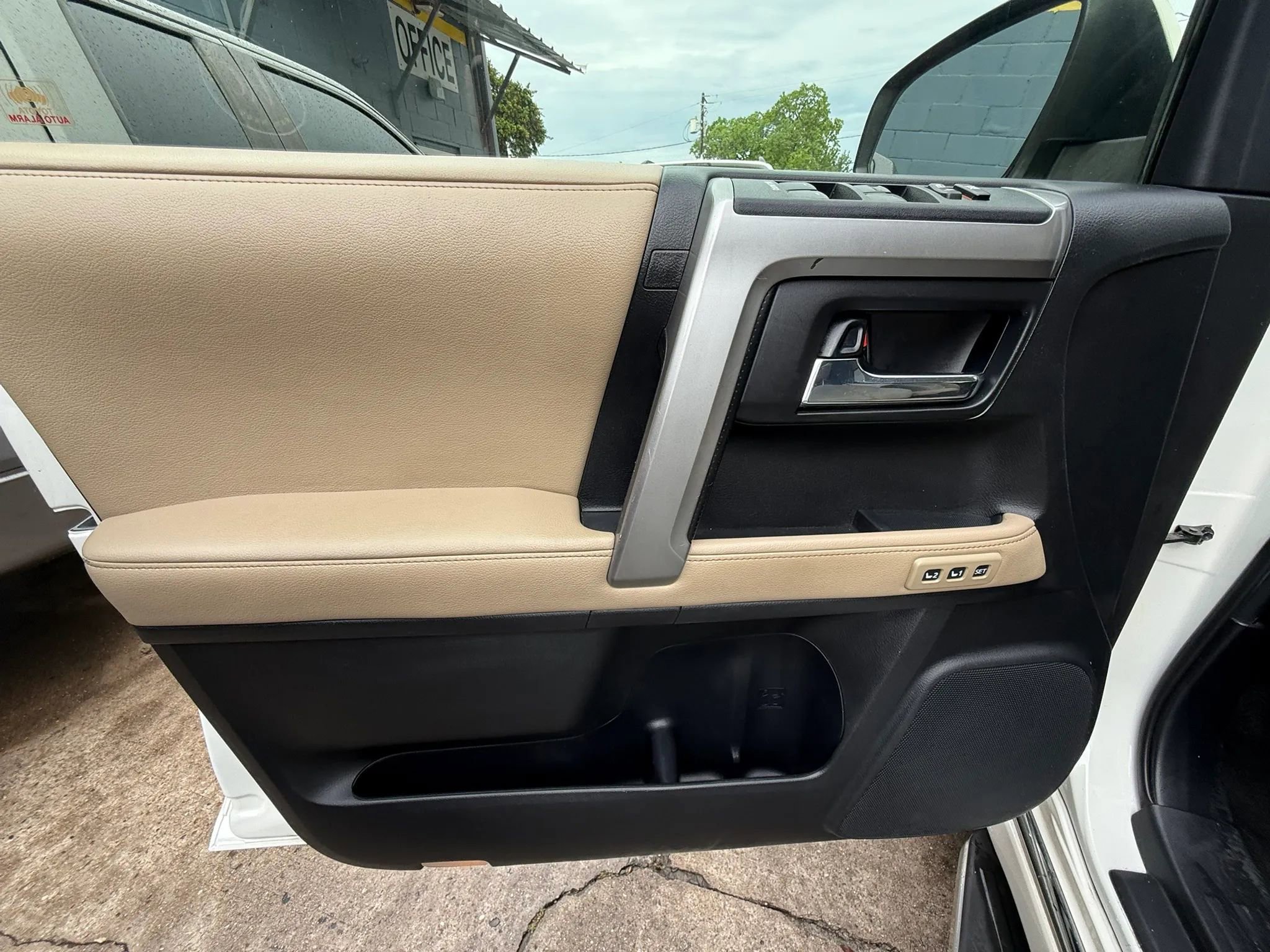 Used 2016 Toyota 4Runner Limited RWD image 21