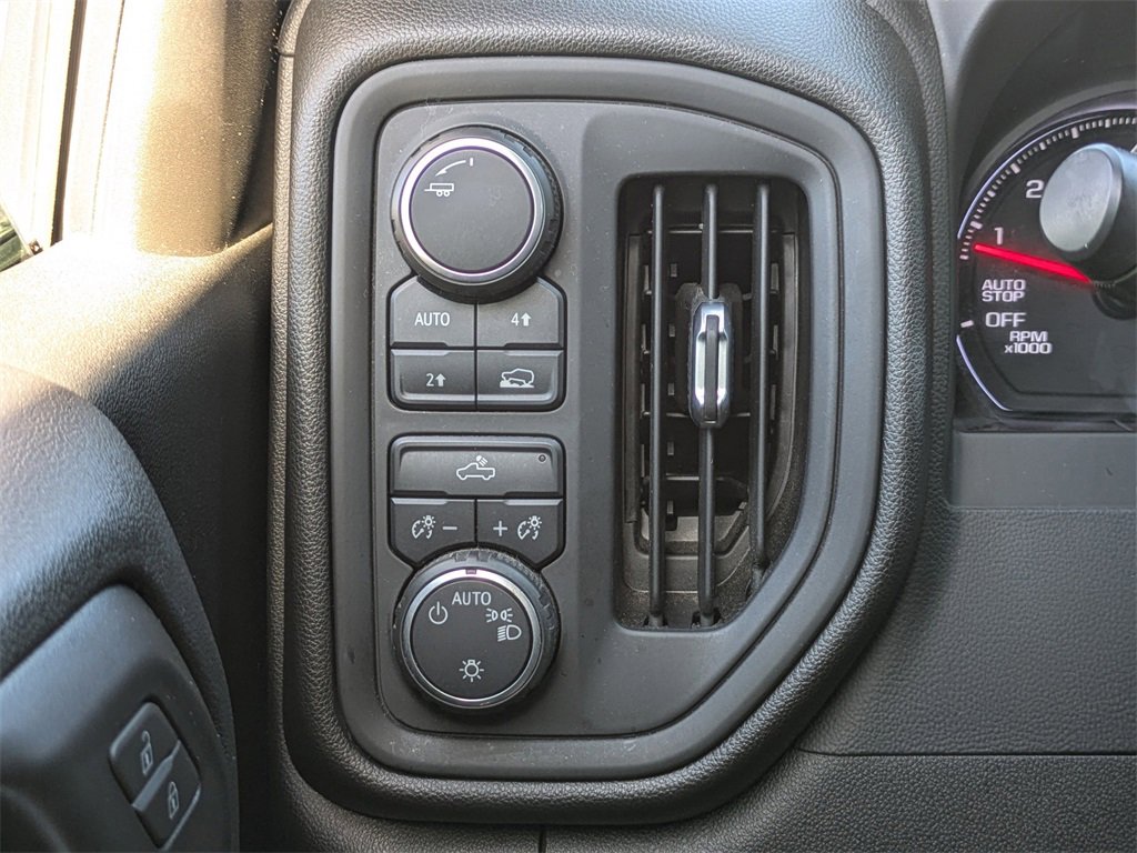 Used 2021 Chevrolet Silverado 1500 Custom image 24