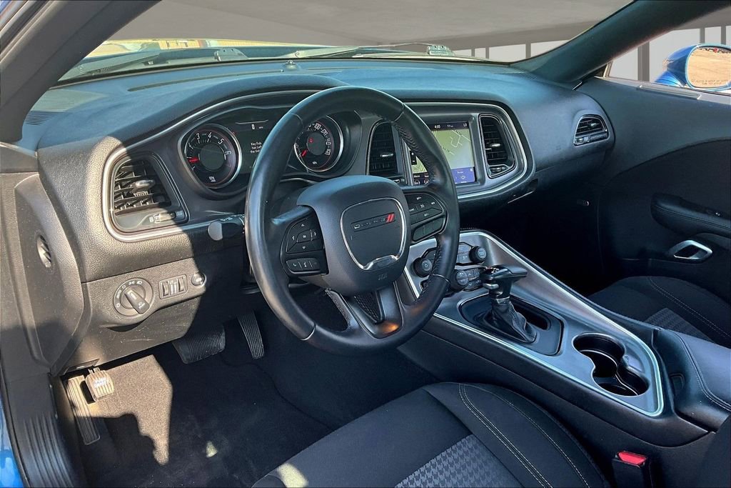 Used 2022 Dodge Challenger SXT w/ Driver Convenience Group RWD image 16