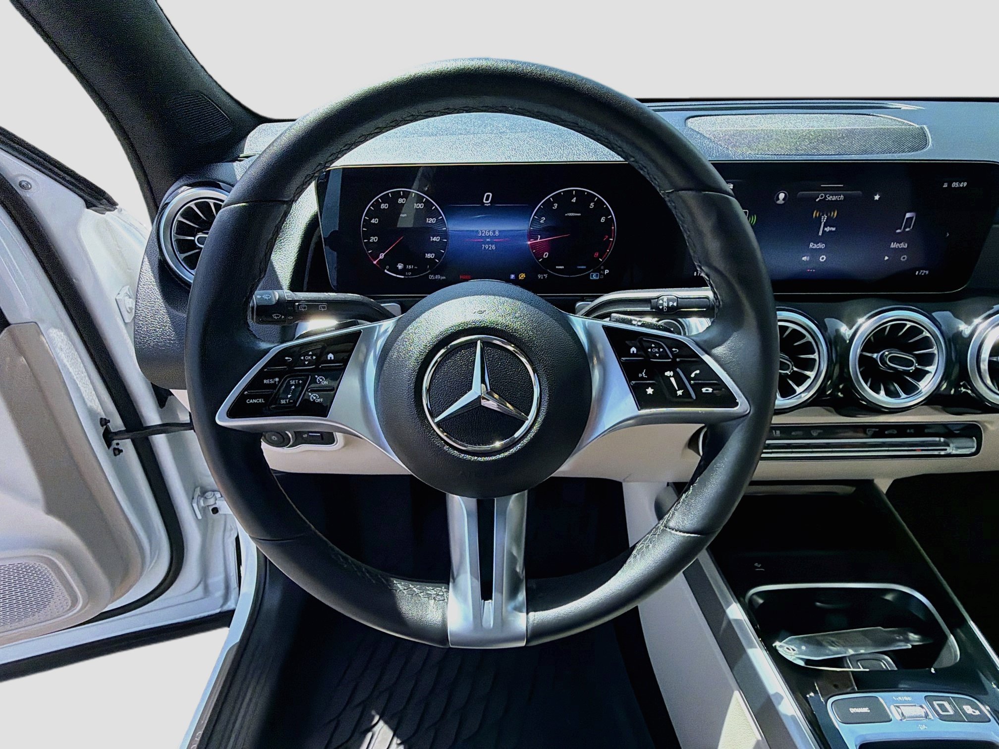 Used 2025 Mercedes-Benz GLB 250 image 11