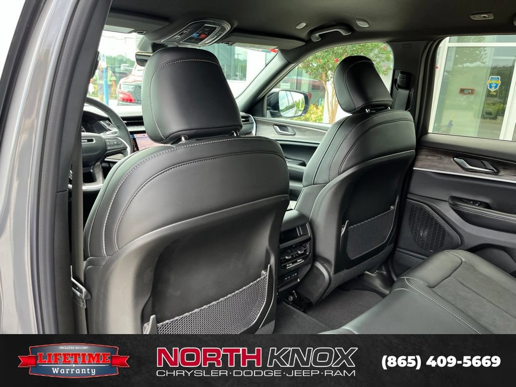 New 2027 Jeep Grand Cherokee Altitude AWD/4WD image 14