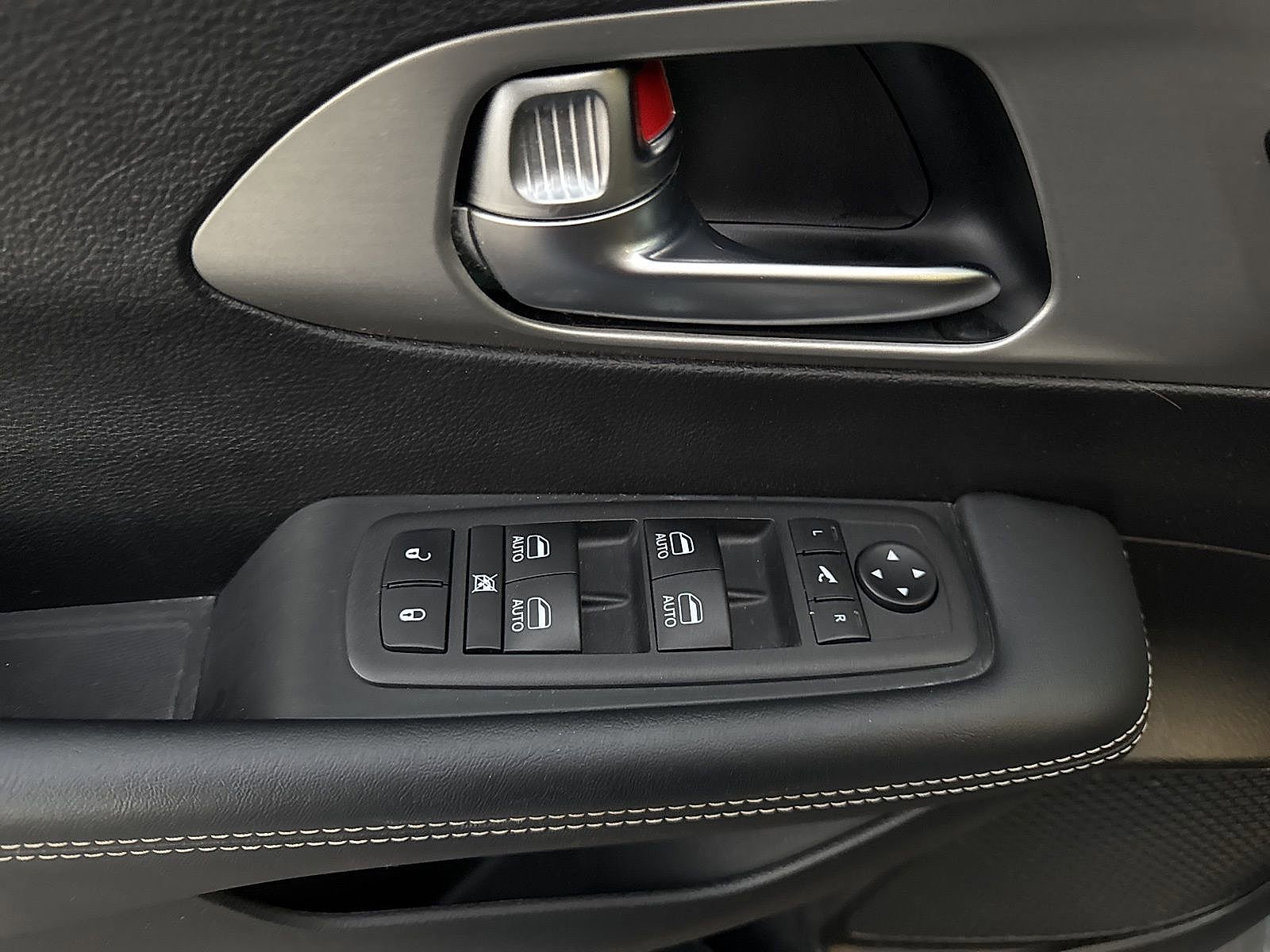 Used 2023 Chrysler Pacifica Limited w/ S Appearance Package image 17