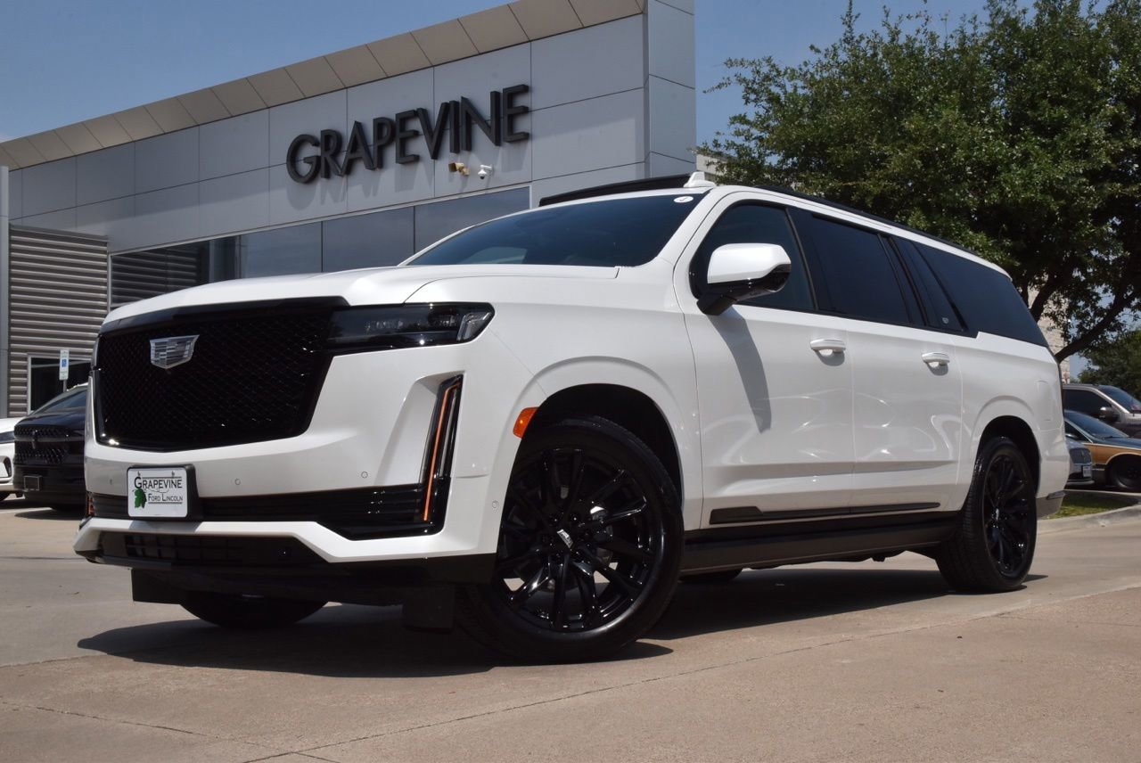 Used 2023 Cadillac Escalade ESV Sport Platinum w/ LPO, ONYX Package AWD/4WD image 2