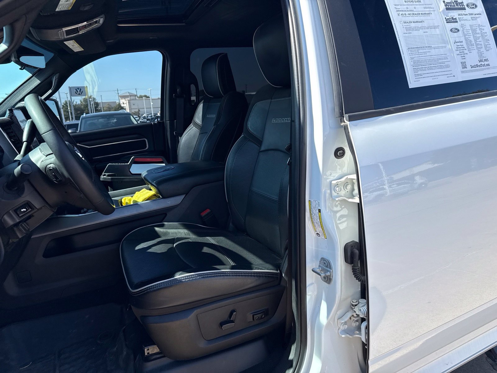 Used 2025 RAM 3500 Laramie AWD/4WD image 16