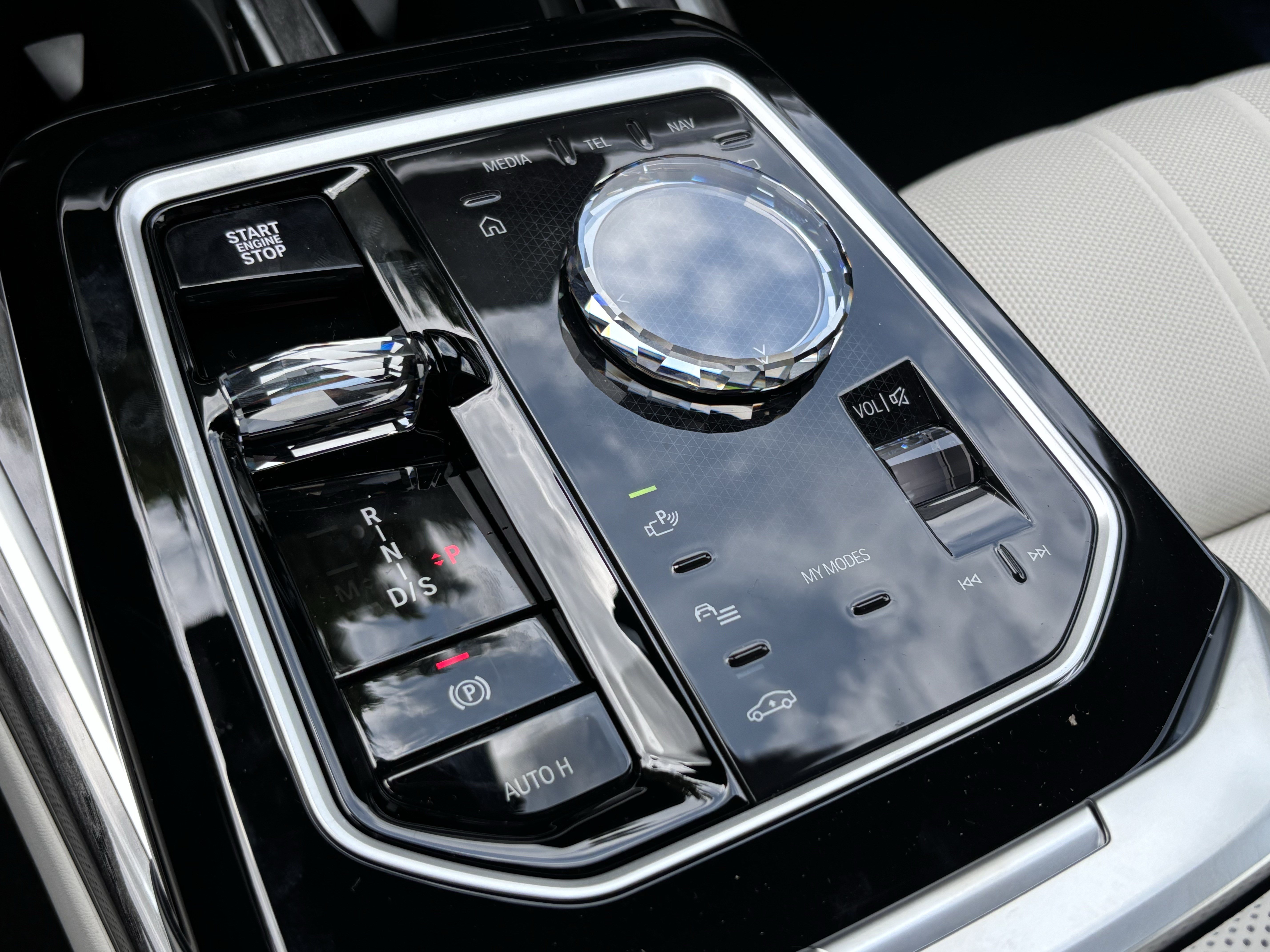 New 2026 BMW 750e xDrive AWD/4WD image 29