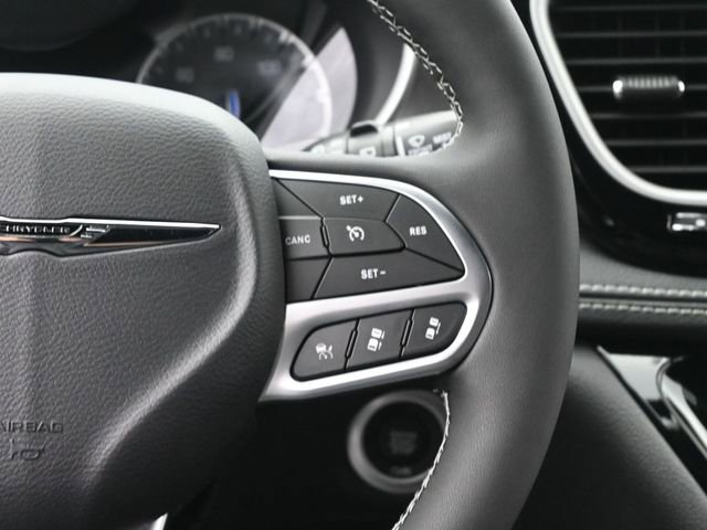 New 2025 Chrysler Pacifica Select w/ Uconnect Theater Family Group AWD/4WD image 29