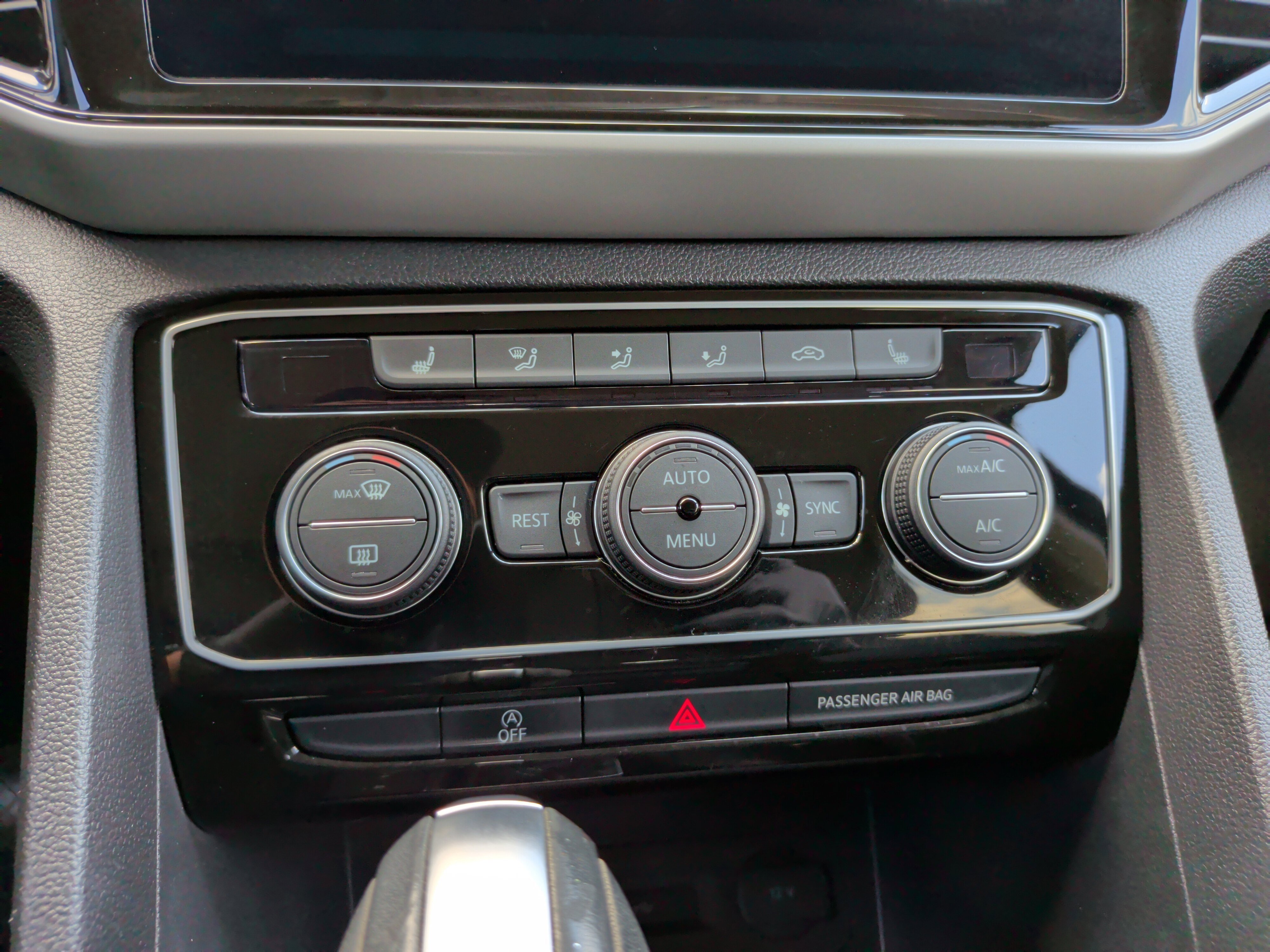 Used 2023 Volkswagen Atlas SE FWD image 17