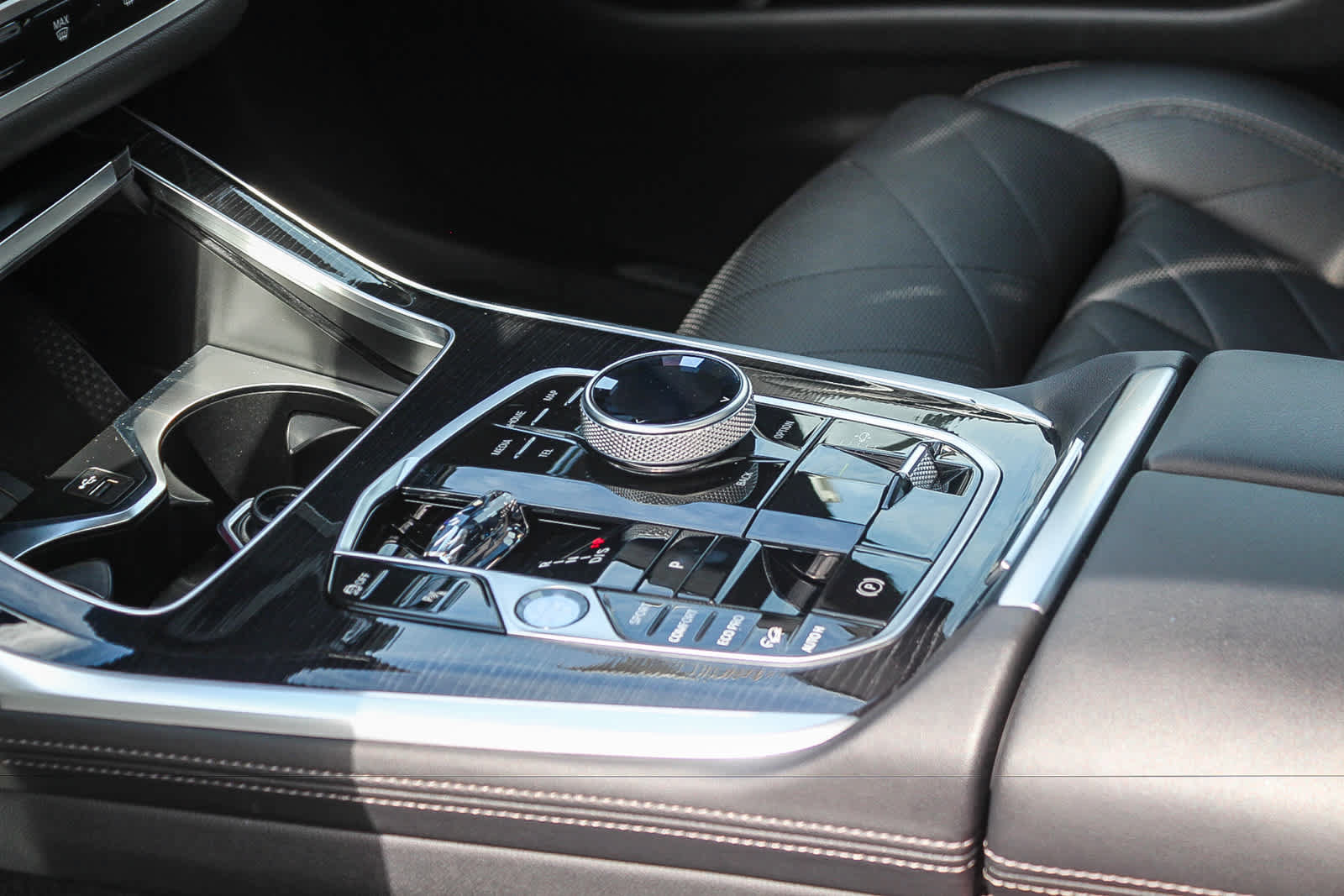 Used 2024 BMW X7 xDrive40i w/ M Sport Package AWD/4WD image 18