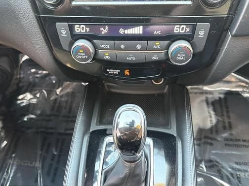 Used 2018 Nissan Rogue SL w/ Premium Package AWD/4WD image 16