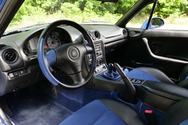 Used 1999 MAZDA MX-5 Miata 10th Anniversary Edition RWD image 2