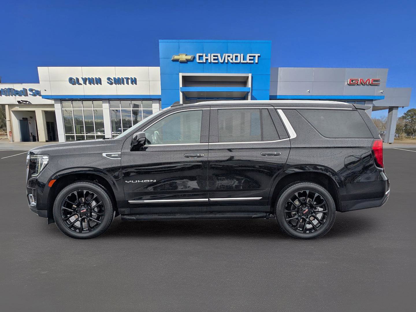 Certified 2023 GMC Yukon SLT w/ SLT Luxury Package image 13