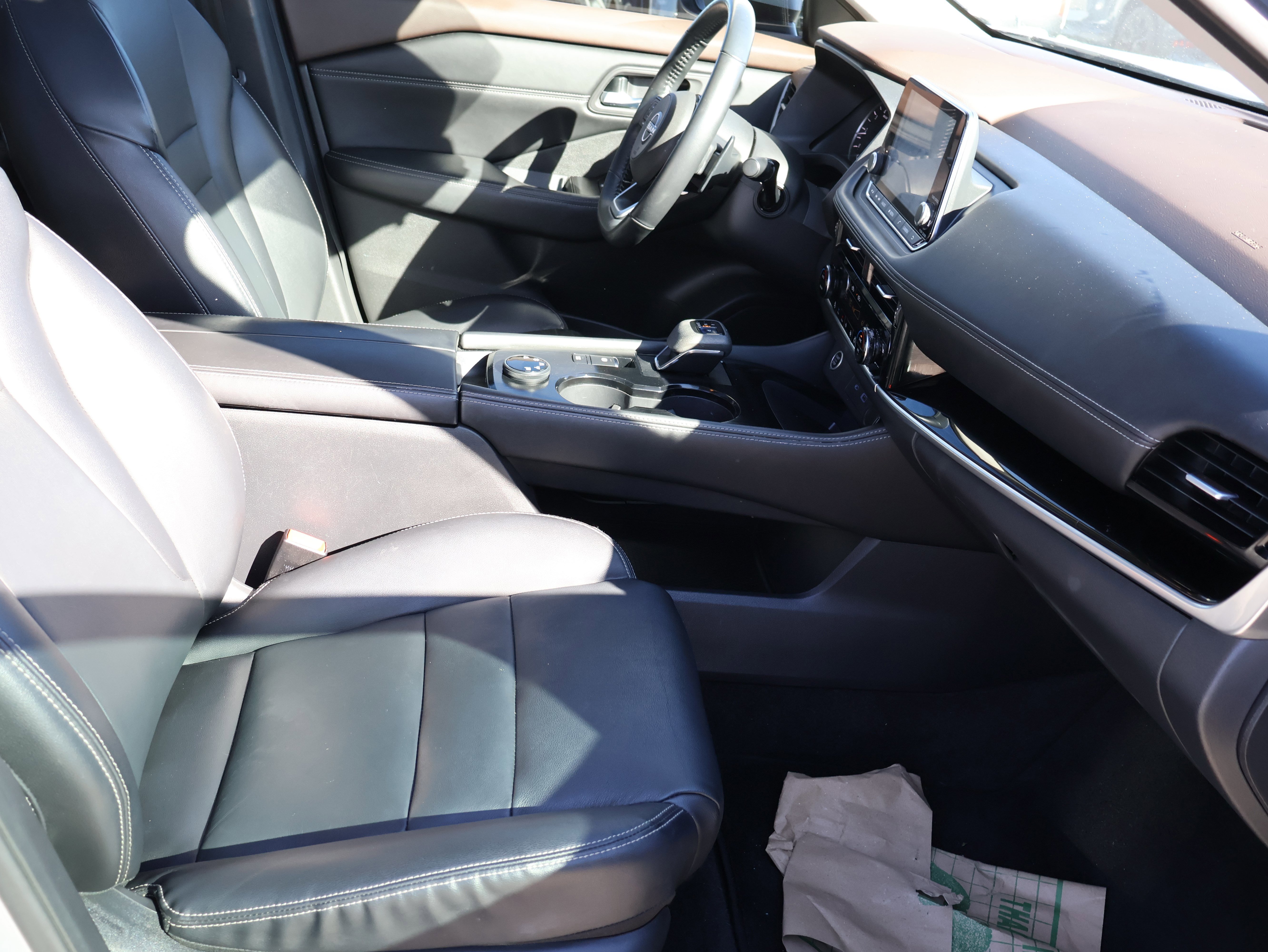 Used 2022 Nissan Rogue SL image 11