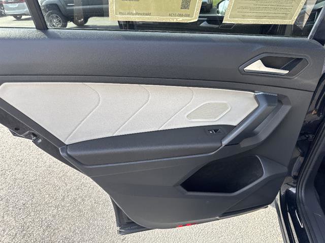 Used 2019 Volkswagen Tiguan SEL Premium w/ 3rd Row Seat Package image 15