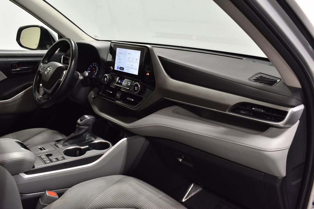 Used 2023 Toyota Highlander XLE image 31