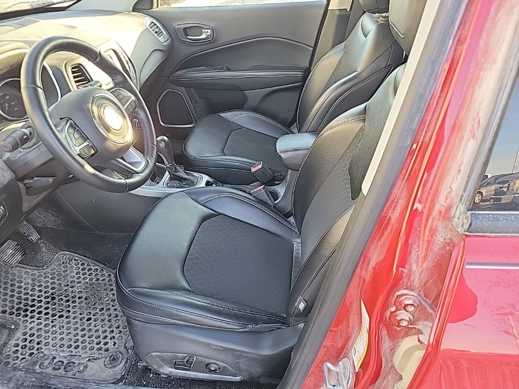 Used 2017 Jeep Compass Latitude w/ Cold Weather Group image 8