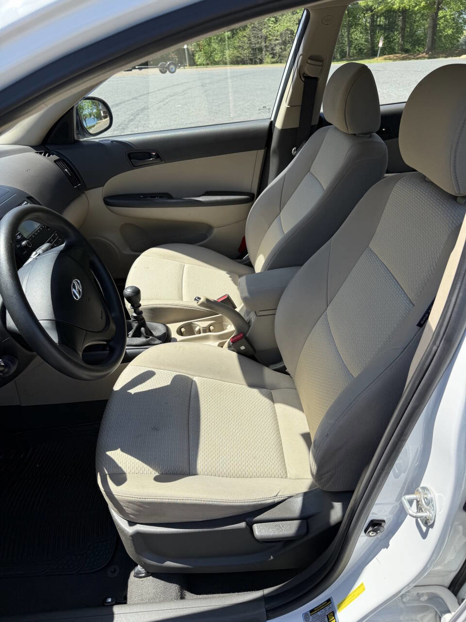 Used 2010 Hyundai Elantra GLS FWD image 6
