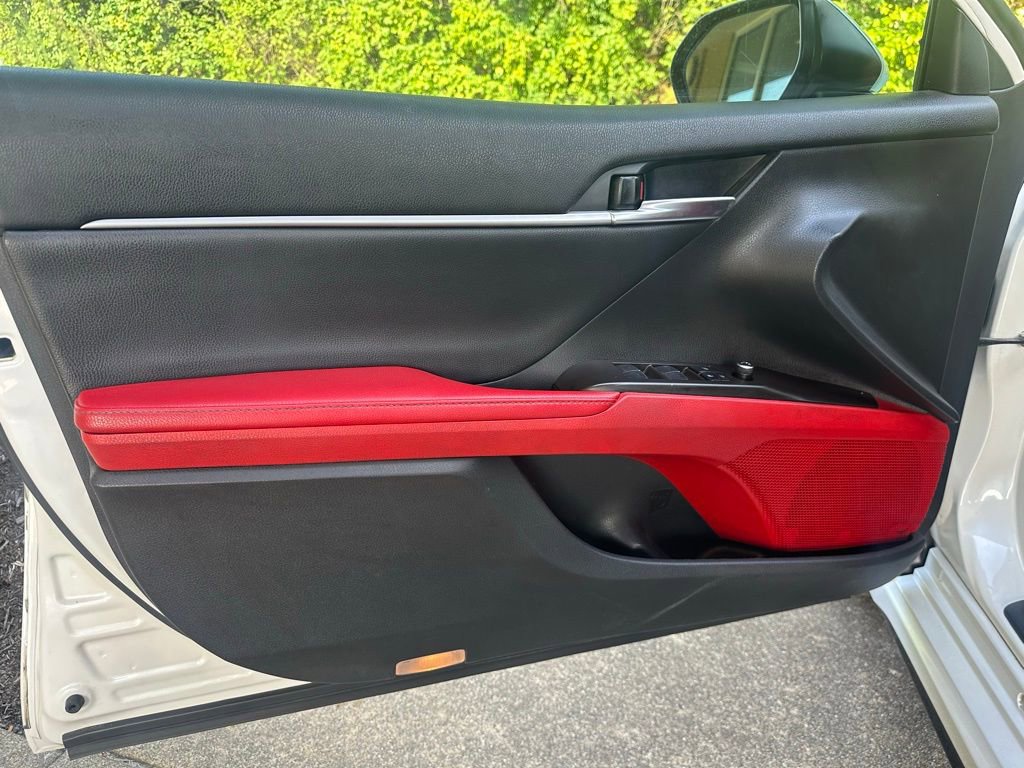 Used 2022 Toyota Camry XSE image 11