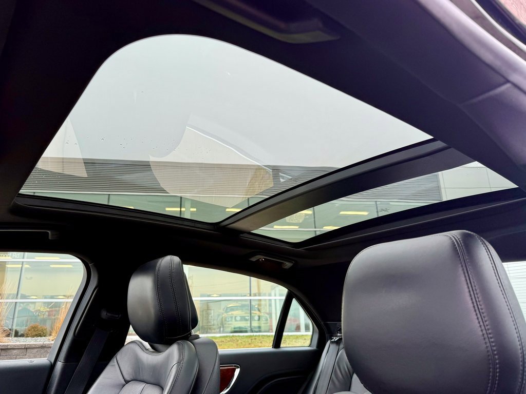 Used 2020 Lincoln Continental AWD w/ Premium Package image 24