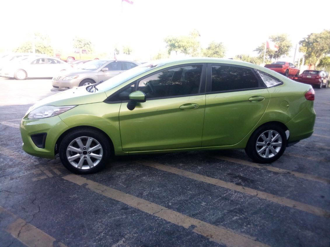 Used 2011 Ford Fiesta SE w/ 203A Rapid Spec Order Code image 3