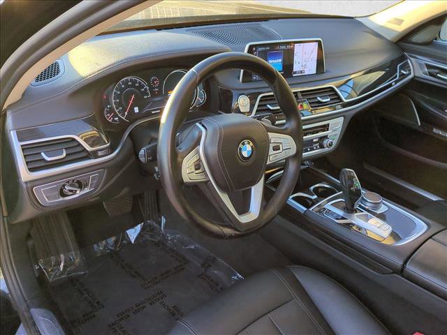 Used 2017 BMW 740i image 10
